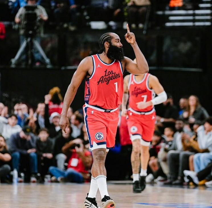 九游体育在线-哈登助攻王三连庄，现役第一组织者的简单介绍