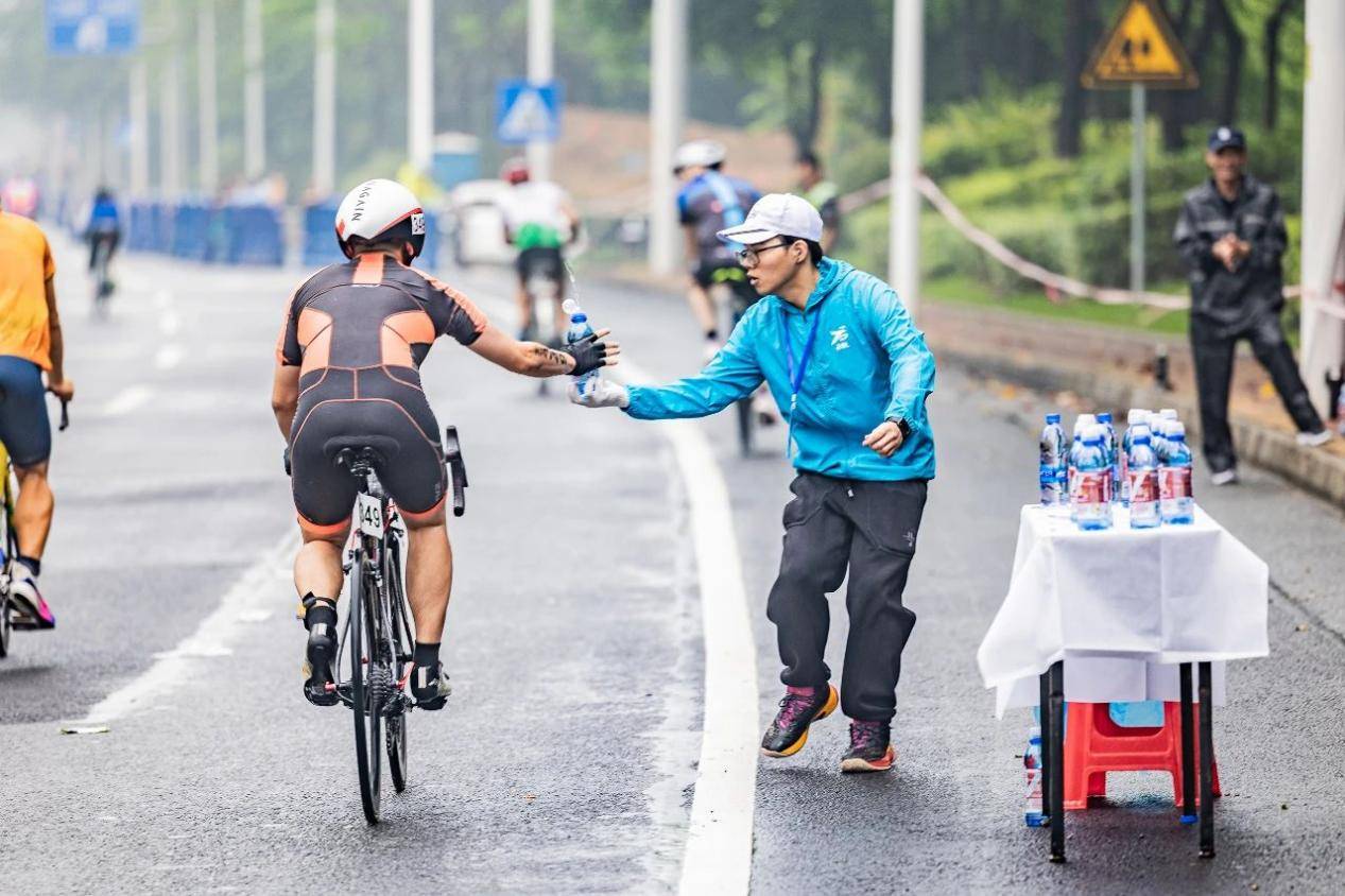 铁人三项世锦赛极端天气致多人退赛,赛制引争议的简单介绍 铁人三项世锦赛极端天气致多人退赛,赛制引争议的简单介绍