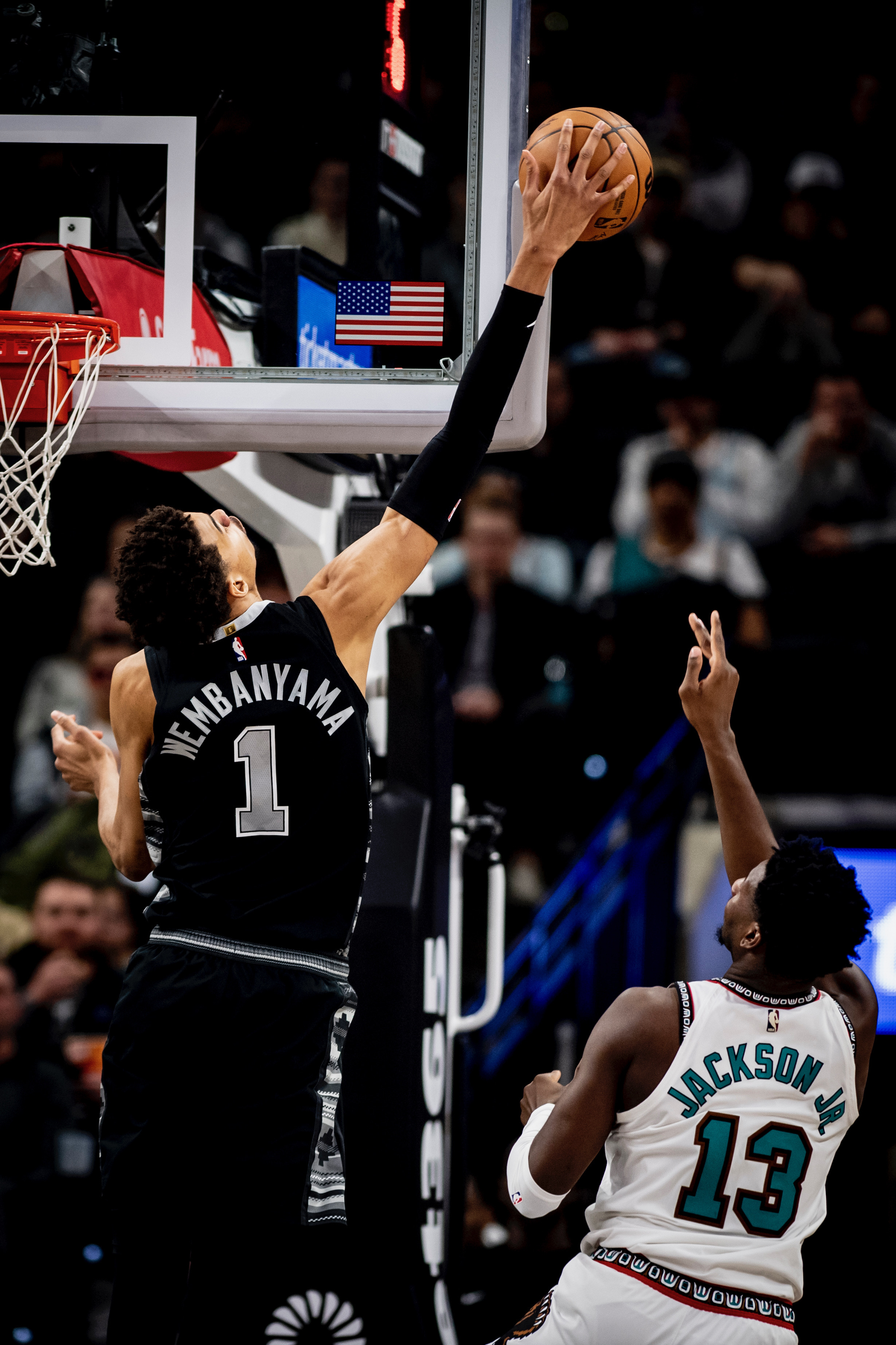 九游体育在线-文班亚马首秀惊艳，马刺大胜雷霆，新秀砍30+10的简单介绍