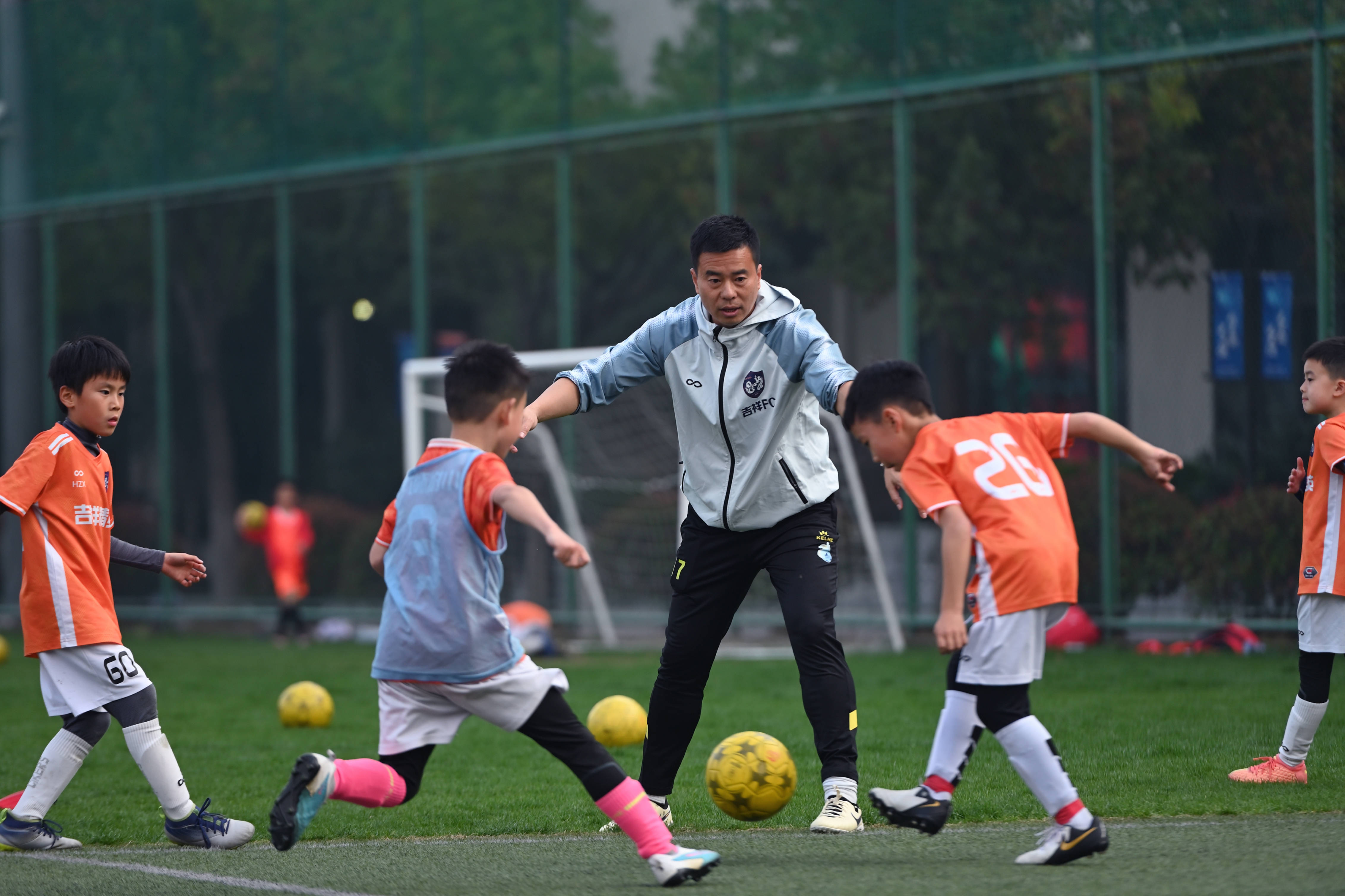 九游体育入口-归化vs青训：哪种模式更适合中国足球？的简单介绍