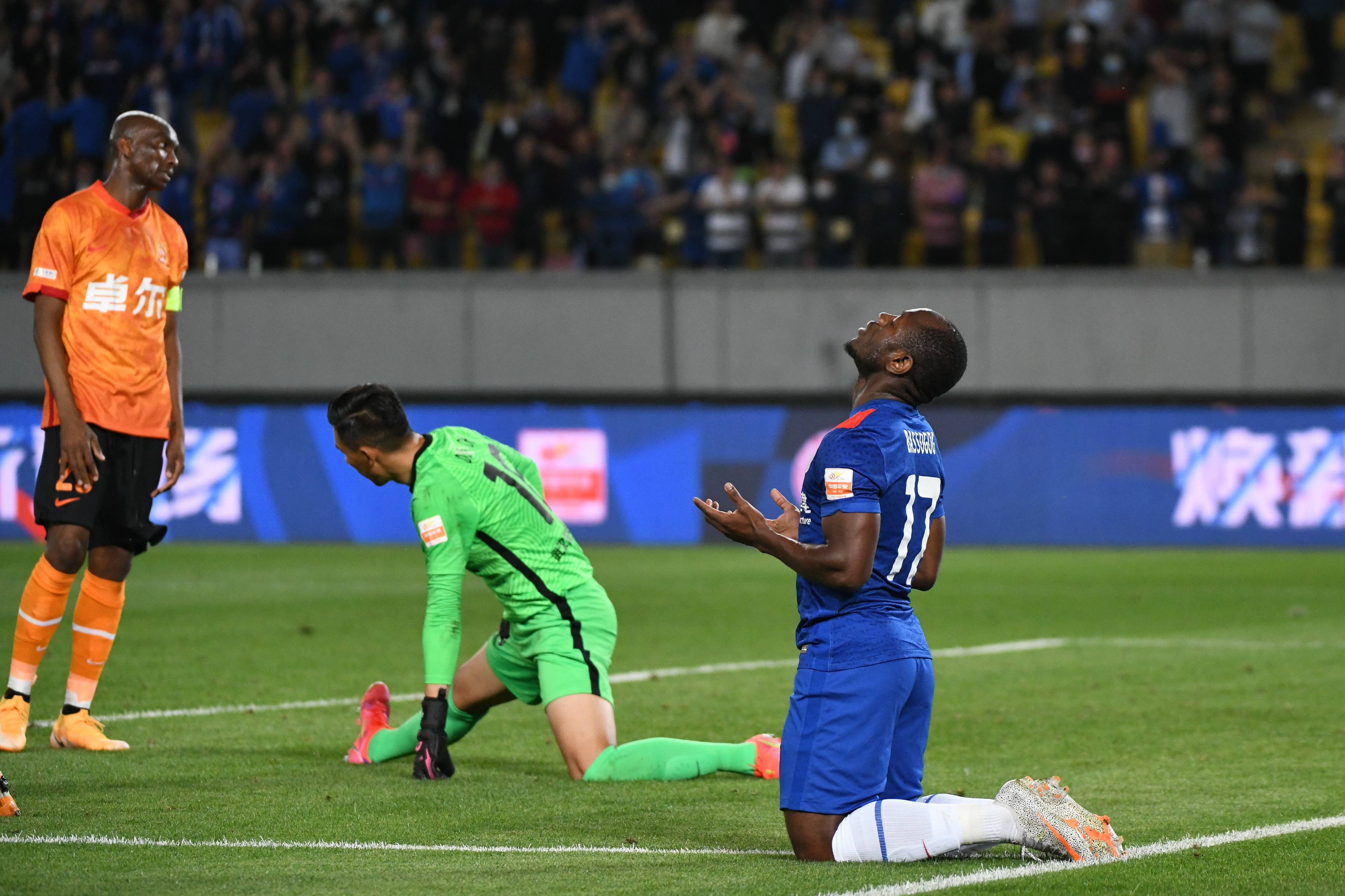 包含外援集中“退潮”,中超未来靠自己?的词条 包含外援集中“退潮”,中超未来靠自己?的词条