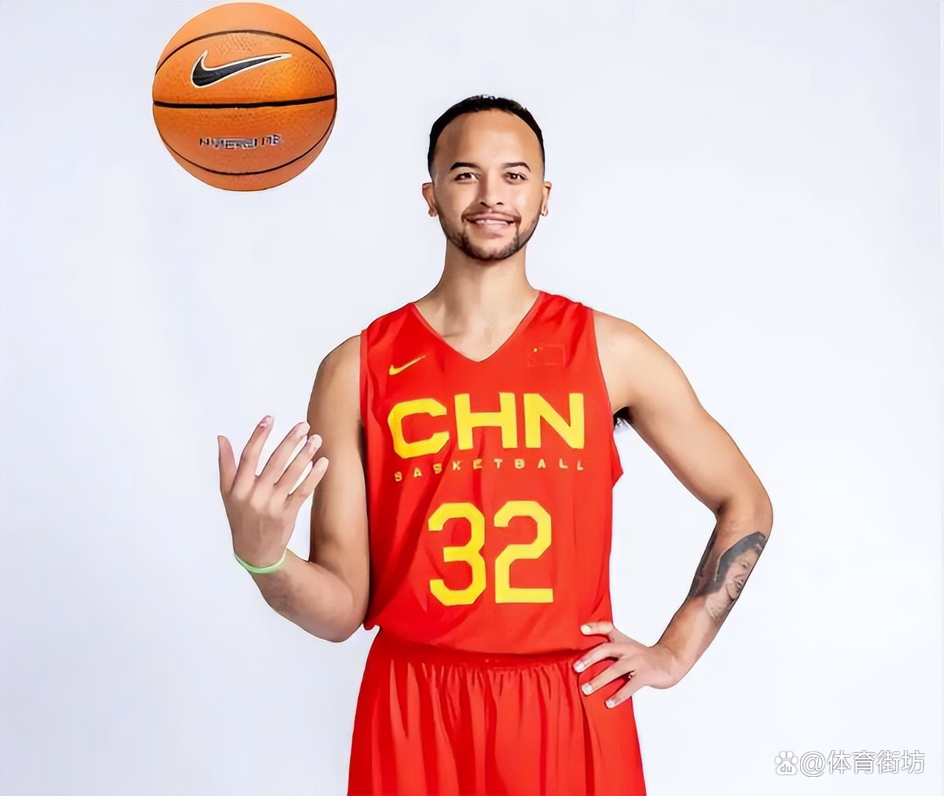 关于中国男篮归化球员进展：李凯尔之后还有新人？的信息