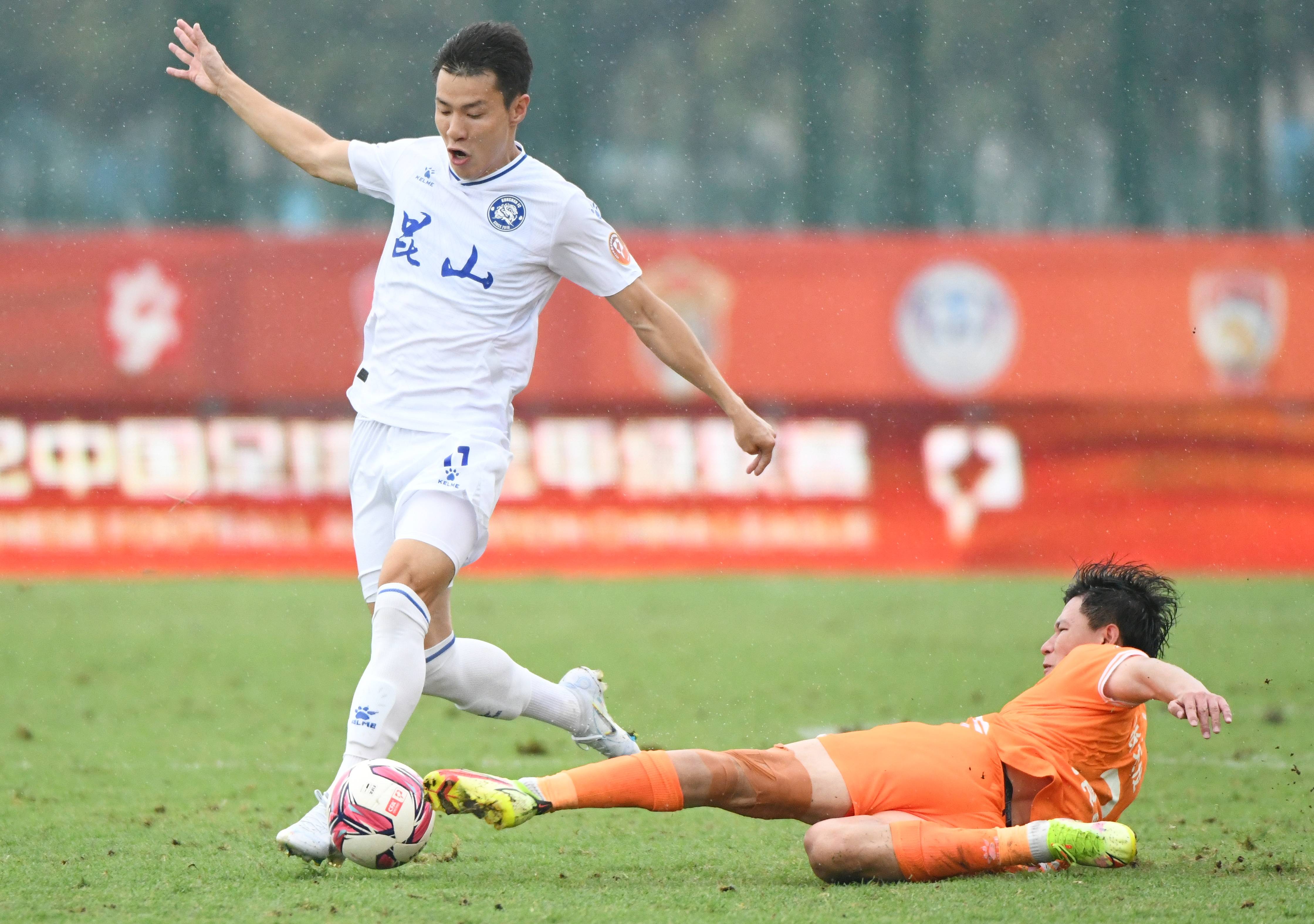 中甲球队欠薪严重，球员集体罢训抗议