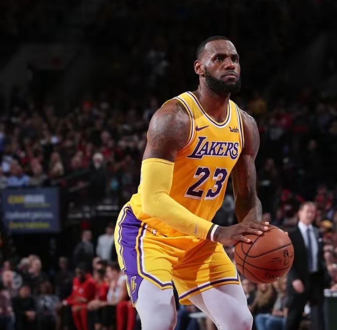 “NBA历史上的经典时刻，让球迷感动不已！”