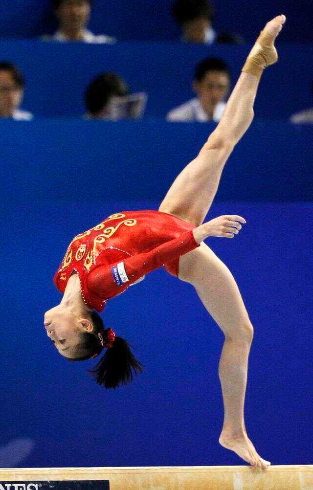 体操世界冠军的台前幕后 体操世界冠军的台前幕后