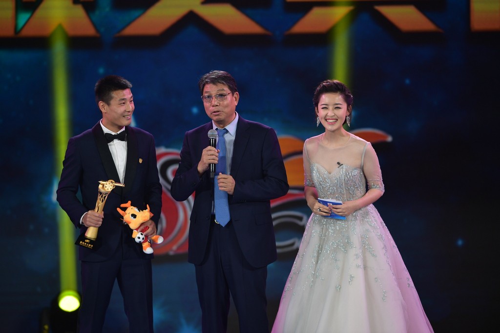 中超本土教练vs外籍教练战术风格对比