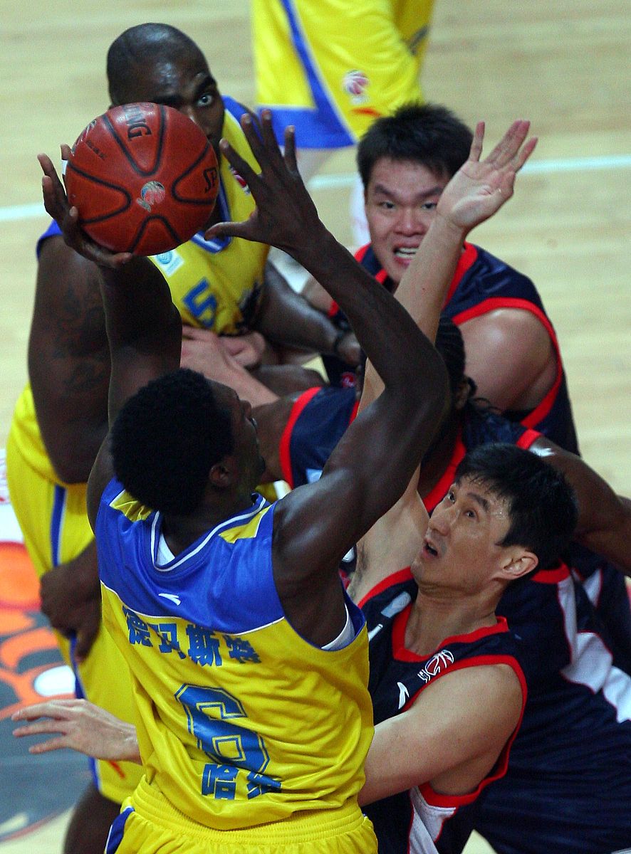 球员打架现场全记录(严肃+娱乐)的简单介绍 球员打架现场全记录(严肃+娱乐)的简单介绍