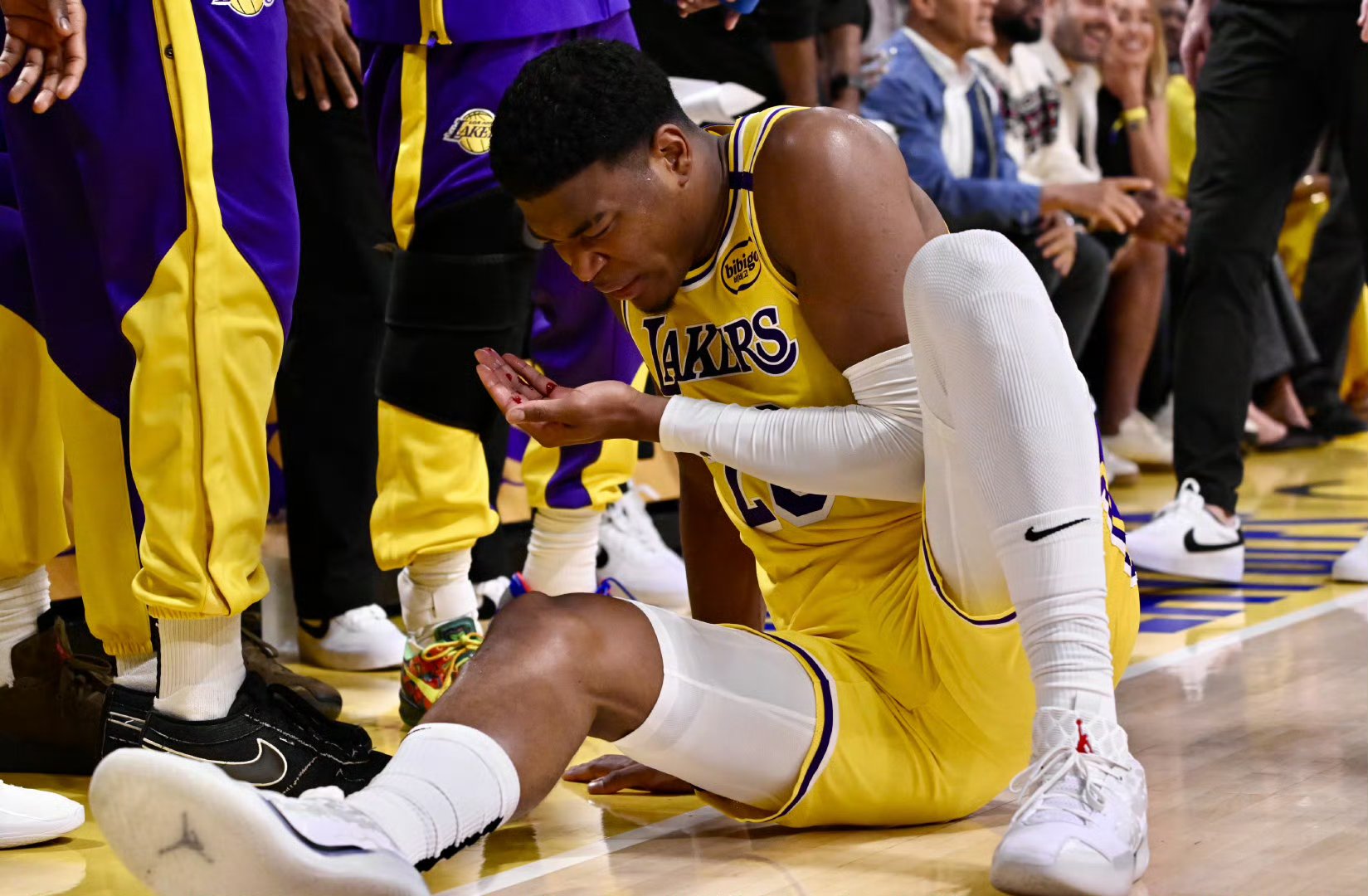 九游体育入口-包含湖人替补表现低迷，板凳深度成隐患的词条